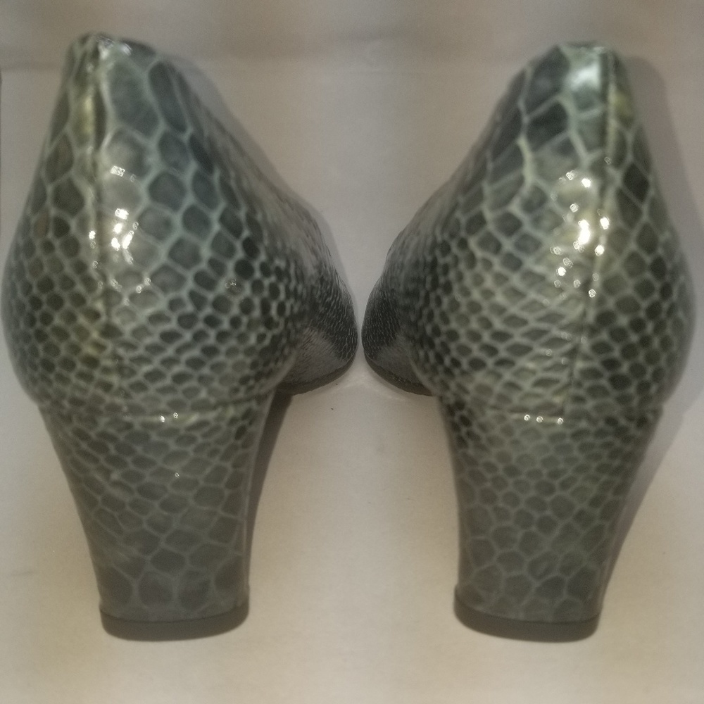 Stuart Weitzman heel - Picture 2 of 4